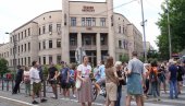 КОЛУМНА ВЕСНЕ КНЕЖЕВИЋ: Блокадна револуција и профит стечених права