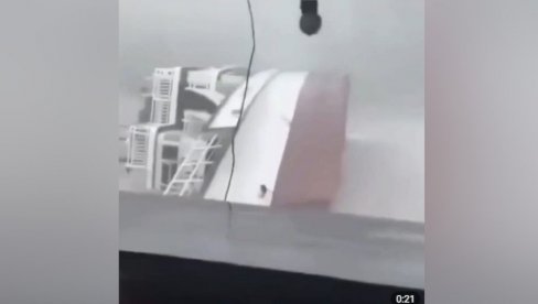 STRAVIČAN BRODOLOM U VIJETNAMU: Najmanje 34 ljudi poginulo, spasioci izvukli tek nekoliko putnika (VIDEO)