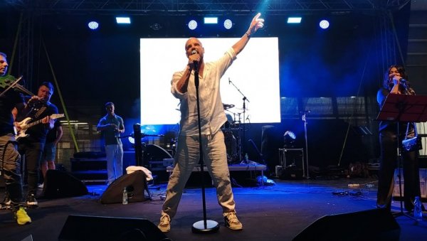 СВАКИ ПУТ СЕ ИЗНОВА ИЗНЕНАДИМ: Бобан Рајовић у Америци уживао и у опери (ФОТО)