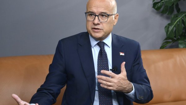 ВУЧЕВИЋ ОДГОВОРИО НА НОВЕ НАПАДЕ НА ПРЕДСЕДНИКА ВУЧИЋА: Зукан Хелез одапиње шовинистичке стреле! ВУЧЕВИЋ ОДГОВОРИО НА НОВЕ НАПАДЕ НА ПРЕДСЕДНИКА ВУЧИЋА: Зукан Хелез одапиње шовинистичке стреле!