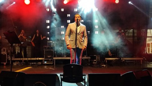 NAPISANA JE U HODU: Aco Pejović progovorio o muzičkoj saradnji sa svojim kumom i brojnim iznenađenjima (FOTO) NAPISANA JE U HODU: Aco Pejović progovorio o muzičkoj saradnji sa svojim kumom i brojnim iznenađenjima (FOTO)