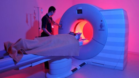 UŽAS U BOLNICI: Muškaraca usisala magnetna rezonanca - pre nego što je umro, mahnuo ženi u znak poslednjeg pozdrava UŽAS U BOLNICI: Muškaraca usisala magnetna rezonanca - pre nego što je umro, mahnuo ženi u znak poslednjeg pozdrava
