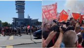 СРБИЈА ОВО НЕ ПАМТИ: Марко Арнаутовић слетео у Београд да потпише за Звезду, а на аеродрому Никола Тесла... (ВИДЕО) СРБИЈА ОВО НЕ ПАМТИ: Марко Арнаутовић слетео у Београд да потпише за Звезду, а на аеродрому Никола Тесла... (ВИДЕО)