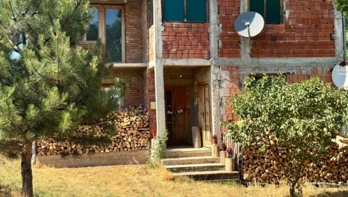 OVO JE MESTO UŽASA U NIŠU: Osumnjičeni bio penzionisano vojno lice, nasmrt izbo suprugu (FOTO) OVO JE MESTO UŽASA U NIŠU: Osumnjičeni bio penzionisano vojno lice, nasmrt izbo suprugu (FOTO)