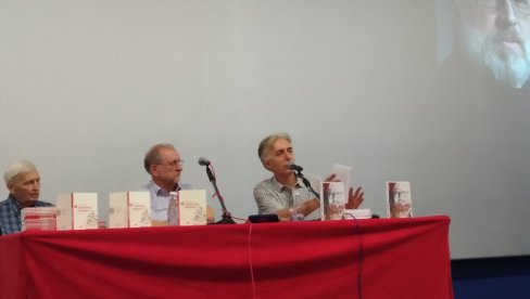 БОРИО СЕ ПРОТИВ ЗАБОРАВА: Омаж проф. др Зорану Ђерићу на Фестивалу фестивала у Требињу