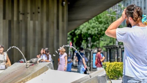 TOPLOTNI TALAS NE JENJAVA: U petak 42 stepena - u šest okruga najkritičnije TOPLOTNI TALAS NE JENJAVA: U petak 42 stepena - u šest okruga najkritičnije