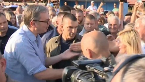 VUČIĆ STIGAO U POŽEGU: Predsednika dočekali građani na velikom narodnom veselju