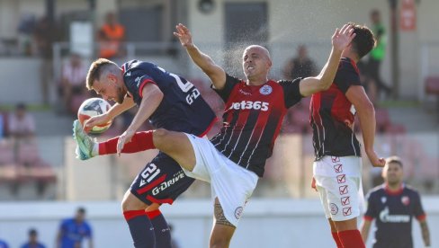 GEST VREDAN DIVLJENJA! Neverovatno šta su roditelji Elšnika uradili pred Zvezda - Pafos (VIDEO)