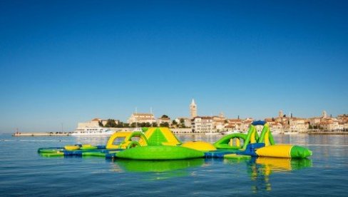 ТРАГЕДИЈА У ХРВАТСКОЈ: Дете преминуло нако пада са воденог тобогана ТРАГЕДИЈА У ХРВАТСКОЈ: Дете преминуло нако пада са воденог тобогана