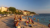 DETE KOD BRAČA VOZILO TROTINET PO AUTOPUTU: Roditeljima preti kazna od 980 evra (VIDEO)