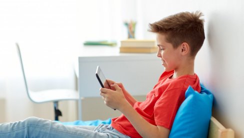 DECA DIGITALNO PISMENIJA OD RODITELJA: Kako zaštiti najmlađe od zloupotreba na internetu (6) DECA DIGITALNO PISMENIJA OD RODITELJA: Kako zaštiti najmlađe od zloupotreba na internetu (6)