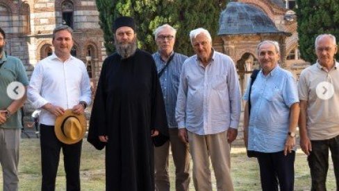 BLAGO MAJCI KOJA SAVU RODI I SRBIMA DOK IH SAVA VODI Ministar Selaković posetio manastir Hilandar na Svetoj Gori (FOTO) BLAGO MAJCI KOJA SAVU RODI I SRBIMA DOK IH SAVA VODI Ministar Selaković posetio manastir Hilandar na Svetoj Gori (FOTO)
