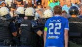 BAŠ BURNO U NOVOM PAZARU! Tuča poljskih i novopazarskih navijača na istorijskoj utakmici, gol u 95. minutu rešio sve! (FOTO/VIDEO) BAŠ BURNO U NOVOM PAZARU! Tuča poljskih i novopazarskih navijača na istorijskoj utakmici, gol u 95. minutu rešio sve! (FOTO/VIDEO)