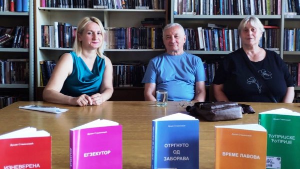 ДУШАН СТАМЕНКОВИЋ У ЈЕДНОМ ДАНУ ПРОМОВИСАО НЕСВАКИДАШЊИ СЕРИЈАЛ ОД ЧАК ПЕТ КЊИГА   Хроничар трограђа