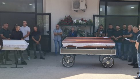 ЗАШТО ЖИВКО? Две породице сахраниле најмилије Вујовић: Дал` да будемо љути или тужни јер знамо какав си био