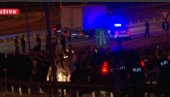 TERORIZAM BLOKADERA - BLOKIRALI AUTOPUT MILOŠ VELIKI: Zgubidani ugrožavaju živote - policija reagovala TERORIZAM BLOKADERA - BLOKIRALI AUTOPUT MILOŠ VELIKI: Zgubidani ugrožavaju živote - policija reagovala