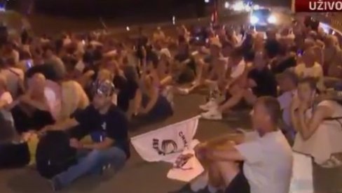 ПОЛИЦИЈА СПРЕЧИЛА ТЕРОР БЛОКАДЕРА ЗГУБИДАНА: Угрожавали животе на Милошу Великом - лисице на рукама организаторима терора