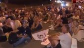 POLICIJA SPREČILA TEROR BLOKADERA ZGUBIDANA: Ugrožavali živote na Milošu Velikom - lisice na rukama organizatorima terora POLICIJA SPREČILA TEROR BLOKADERA ZGUBIDANA: Ugrožavali živote na Milošu Velikom - lisice na rukama organizatorima terora