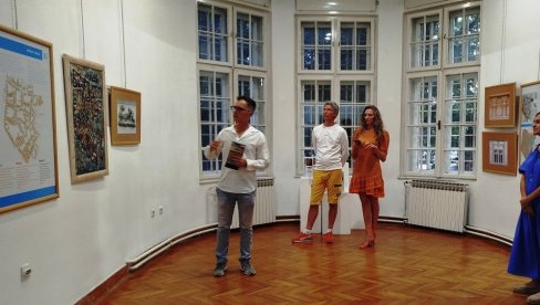 ПРЕД ПАРАЋИНЦИМА НАЈСТАРИЈИ НОВОСАДСКИ КВАРТ: Још неколико дана изложба у Културном центру (ФОТО)