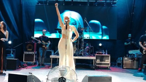 NOVI ALBUM IZLAZI NA MOJ ROĐENDAN: Nataša Bekvalac hitovima osvojila publiku u Knjaževcu (FOTO) NOVI ALBUM IZLAZI NA MOJ ROĐENDAN: Nataša Bekvalac hitovima osvojila publiku u Knjaževcu (FOTO)