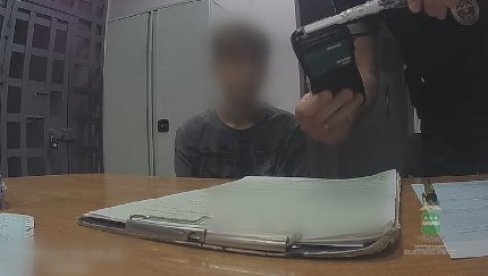 ДЕЧАК (11) ПИЈАН ВОЗИО ОЧЕВ АУТОМОБИЛ: Полиција зауставила возило и имала шта да види ДЕЧАК (11) ПИЈАН ВОЗИО ОЧЕВ АУТОМОБИЛ: Полиција зауставила возило и имала шта да види