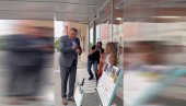MALA VANJA SVIRANJEM VIOLINE SAKUPLJA NOVAC ZA NOVOG TERAPEUTSKOG KONJA: Dodik pomogao devojčici koja je osvojila srca svih u Srpskoj