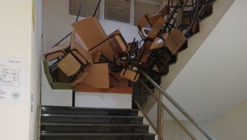 Evo šta je ostalo iza blokadera u Novom Pazaru (VIDEO) Evo šta je ostalo iza blokadera u Novom Pazaru (VIDEO)