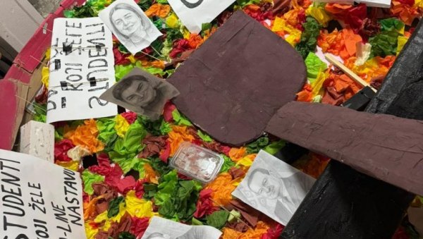 БОЛЕСНО! Блокадери згубидани у лонцу кувају ћације и министре - језив призор у згради Универзитета у Новом Пазару (ФОТО)