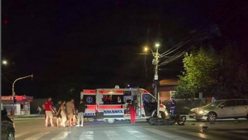 MOTOCIKLISTA POVREĐEN U SAOBRAĆAJNOJ NEZGODI U SMEDEREVU: „ Pasatom“ oborio motociklistu na Carini MOTOCIKLISTA POVREĐEN U SAOBRAĆAJNOJ NEZGODI U SMEDEREVU: „ Pasatom“ oborio motociklistu na Carini