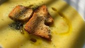 OVA ČORBA JE BLAGOG UKUSA: Letnja krem čorba sa tikvicama i crvenim sočivom