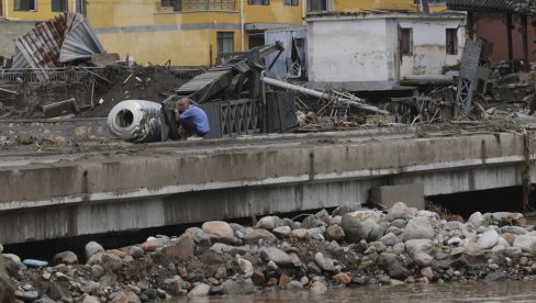 RAZORNE POPLAVE U KINI: Najmanje 30 poginulih i 80.000 evakuisanih (VIDEO)