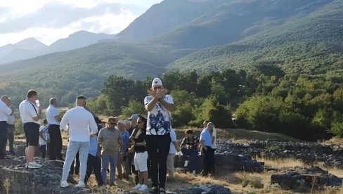 TERORISTI KONVERTITI SA PAPSKIM BLAGOSLOVOM: Rimokatolički sveštenik Albanac počinio svetogrđe na srpskoj svetinji kod Istoka TERORISTI KONVERTITI SA PAPSKIM BLAGOSLOVOM: Rimokatolički sveštenik Albanac počinio svetogrđe na srpskoj svetinji kod Istoka