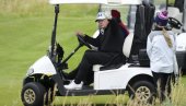TRAMP DOBIO SPECIJALNI PANCIRNI BAGI: „Golf Force One“ sada čuva predsednika od rupe do rupe