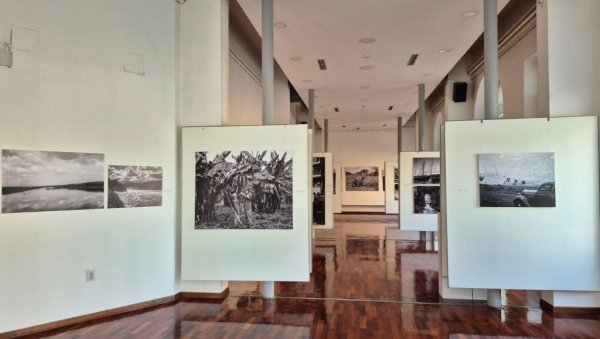 КЕНИЈА, ТАНЗАНИЈА И УГАНДА: Занимљива изложба фотографија у Музеју у Зрењанину КЕНИЈА, ТАНЗАНИЈА И УГАНДА: Занимљива изложба фотографија у Музеју у Зрењанину