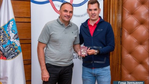 ПАСОШ ЕВРОПСКОГ ГРАДА СПОРТА ЗА ИЛИЈУ МАЈСТОРОВИЋА: Велико признање за некада први стонотениски рекет Баната из Зрењанина ПАСОШ ЕВРОПСКОГ ГРАДА СПОРТА ЗА ИЛИЈУ МАЈСТОРОВИЋА: Велико признање за некада први стонотениски рекет Баната из Зрењанина