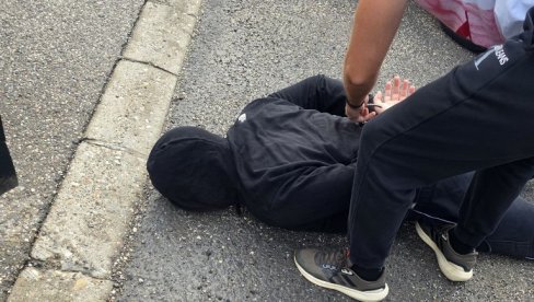 ХАПШЕЊЕ У БЕОГРАДУ И КРАЉЕВУ: Две особе лишене слободе - заплењено 12 килограма кокаина (ФОТО) ХАПШЕЊЕ У БЕОГРАДУ И КРАЉЕВУ: Две особе лишене слободе - заплењено 12 килограма кокаина (ФОТО)