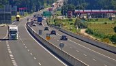 UKRAJINAC SA KOMBIJEM PUNIM LJUDI UDARIO U KAMION SA RUSKIM VOZAČEM: Detalji nesreće na auto-putu u Sloveniji u kojoj je poginulo pet osoba