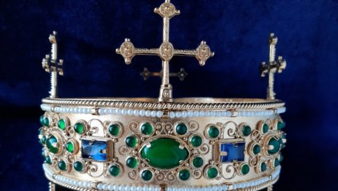 КРУНА СИЈАЛА И ПРЕ НЕМАЊИЋА: Нове реконструкције средњевекових инсигнија у ИМС, међу којима је и краљевско обележје Михаила Стонског КРУНА СИЈАЛА И ПРЕ НЕМАЊИЋА: Нове реконструкције средњевекових инсигнија у ИМС, међу којима је и краљевско обележје Михаила Стонског