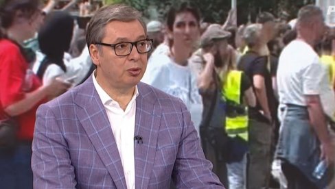 ВУЧИЋ У ДНЕВНИКУ: Синоћ су били уплашени и Срби и Бошњаци, и једни и други желе мир и стабилност