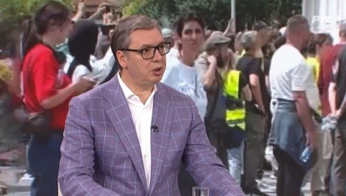 ВУЧИЋ О СИТУАЦИЈИ У НОВОМ ПАЗАРУ: Полиција трпи тешке притиске, много ми је тешко пало оно што се догађало испред Звездиног стадиона ВУЧИЋ О СИТУАЦИЈИ У НОВОМ ПАЗАРУ: Полиција трпи тешке притиске, много ми је тешко пало оно што се догађало испред Звездиног стадиона