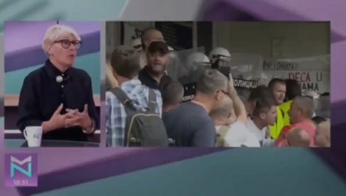 DOK U NOVOM PAZARU PSUJU MAJKU SRPSKU, DECU I ISUSA: Blokaderka Aida Ćorović poručuje da je prvi put ponosna - zna se i zašto (VIDEO) DOK U NOVOM PAZARU PSUJU MAJKU SRPSKU, DECU I ISUSA: Blokaderka Aida Ćorović poručuje da je prvi put ponosna - zna se i zašto (VIDEO)