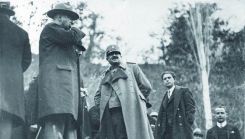 KOMUNISTIČKA PARTIJA POZIVA NAROD NA USTANAK: U obračunu sa komunistima isticao se predsednik vlade Živković, što mu oni neće zaboraviti KOMUNISTIČKA PARTIJA POZIVA NAROD NA USTANAK: U obračunu sa komunistima isticao se predsednik vlade Živković, što mu oni neće zaboraviti