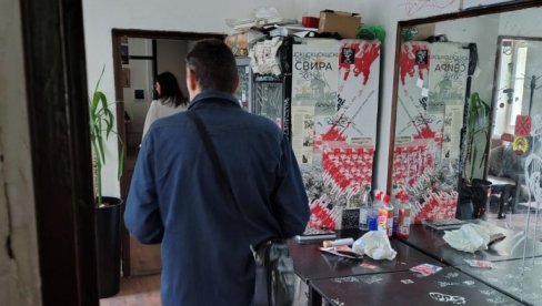 СВЕ ВЕЋЕ ИНТЕРЕСОВАЊЕ ГРАЂАНА ЗА ИЗЛОЖБУ У СКЦ: Отворена сваког радног дана од 10 до 17 часова, улаз бесплатан (ФОТО) СВЕ ВЕЋЕ ИНТЕРЕСОВАЊЕ ГРАЂАНА ЗА ИЗЛОЖБУ У СКЦ: Отворена сваког радног дана од 10 до 17 часова, улаз бесплатан (ФОТО)