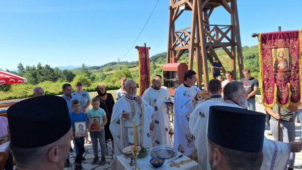 ВЕЛИКИ ЦРКВЕНО НАРОДНИ САБОР НА МАЧКОВОМ КАМЕНУ: Слава дома српских јунака ВЕЛИКИ ЦРКВЕНО НАРОДНИ САБОР НА МАЧКОВОМ КАМЕНУ: Слава дома српских јунака