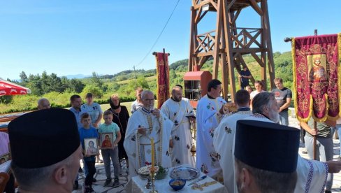 ВЕЛИКИ ЦРКВЕНО НАРОДНИ САБОР НА МАЧКОВОМ КАМЕНУ: Слава дома српских јунака ВЕЛИКИ ЦРКВЕНО НАРОДНИ САБОР НА МАЧКОВОМ КАМЕНУ: Слава дома српских јунака
