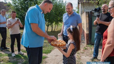 OD NANE I LAVANDE OSNOVCI PRAVE ETERIČNA ULJA: Zanimljiva inicijativa u izdvojenom odeljenju osnovne škole u mestu Jankov Most