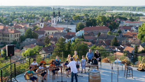 AVGUST U ZNAKU POETA I VINA : U subotu u Sremskim Karlovcima počinje Festival kulturnog turizma