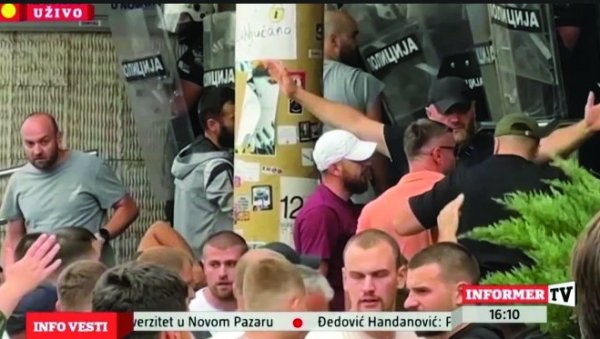 ИСТА РУКА ПАЛИ РАШКУ И ПРЕШЕВО: Бошњаци из Новог Пазара и Албанци с југа готово истовремно оживели сепратистичке тежње ИСТА РУКА ПАЛИ РАШКУ И ПРЕШЕВО: Бошњаци из Новог Пазара и Албанци с југа готово истовремно оживели сепратистичке тежње