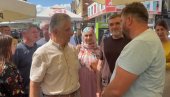 УГЉАНИН СА БЛОКАДЕРИМА У НОВОМ ПАЗАРУ: Лидер екстремистичке странке блокира са 100 окупљених згубидана (ФОТО) УГЉАНИН СА БЛОКАДЕРИМА У НОВОМ ПАЗАРУ: Лидер екстремистичке странке блокира са 100 окупљених згубидана (ФОТО)