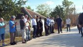 ВУЧИЋ У ПОСЕТИ ОПШТИНИ ЖИТОРАЂА: Председник обилази радове и на обнови кућа изгорелих у пожару (ВИДЕО)